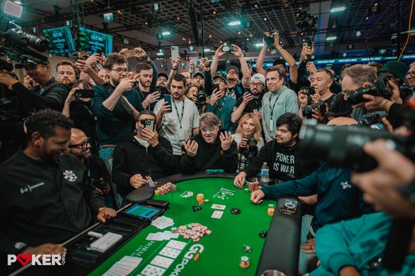 Chris Moneymaker busts on chaotic bubble at WSOP Main Event